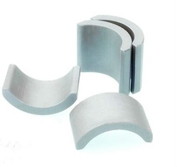 qualité  SrO 6Fe2O3 Ferrite Arc Magnet Electric For 750 550 Electric Tool usine