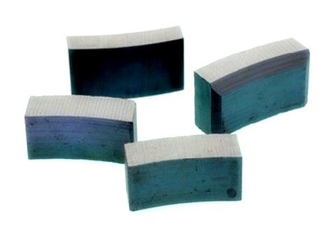 Forme de Gray Tile Or Arc Segment de charbon de bois de barres aimantées de ferrite de SrO 6Fe2O3
