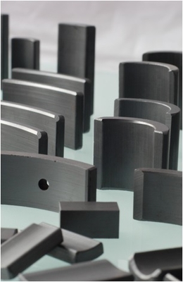 Magnets ferrite permanents à haute énergie avec une résistance magnétique élevée et une durabilité à long terme