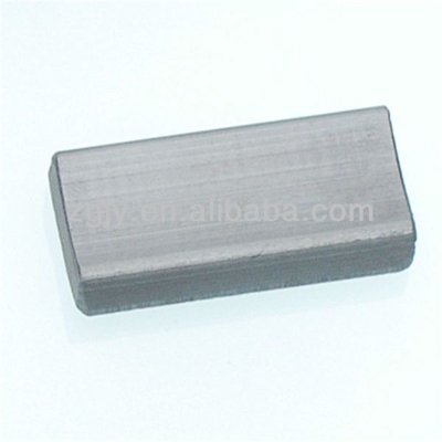 4.8 G/cm3 Densité Performance automobile Ferrite bloc aimants pour haut-parleurs