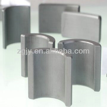 Coercitivité supérieure ou égale à 1500 Oe Aimant Ferrite Fritté Grade JC Y3939 JC Y4041 Traitement par Moulage Humide Assure les Performances Magnétiques