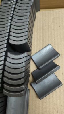 Magnéte à arc de ferrite sintré de qualité Y30BH à température de fonctionnement maximale de 250 °C et magnétisation radiale pour moteur de démarrage de voiture
