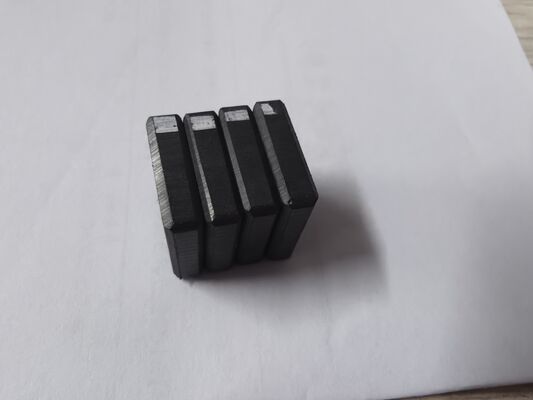 Y33 Aimant Ferrite Permanent SrO 6Fe2O3 Pour Séparateur Magnétique TS16949