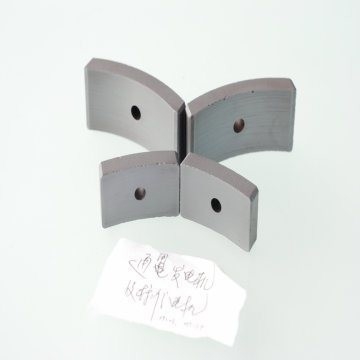 Aimant aggloméré anisotrope général adapté aux besoins du client de ferrite d'écurie pour des générateurs
