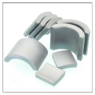 L'arc de ferrite d'OIN TS16949 a formé l'aimant de segment de ferrite d'OEM d'aimants