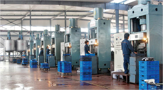 Aimant permanent en ferrite à coercivité intrinsèque élevée et densité de flux élevée