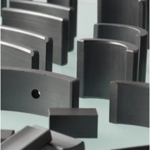 Aimants de moteur de ferrite de fenêtre d'OEM de Gray Sintered Ferrite Magnet de charbon de bois